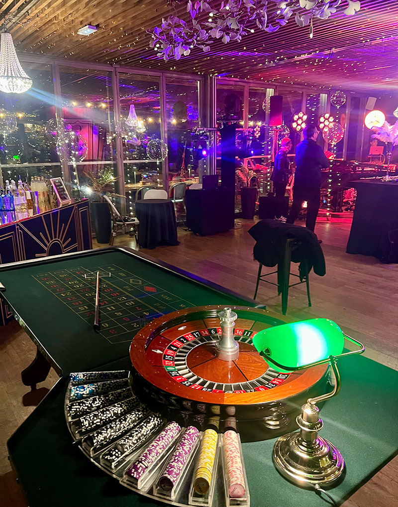 Cylindre de roulette en acajou et tapis de jeu haut de gamme pour animation casino factice